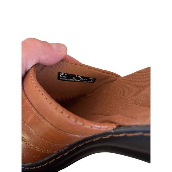 Clarks Womens Brown Slip On Round Toe Leather Upper Clogs Size 7.5M - Picture 7 of 7